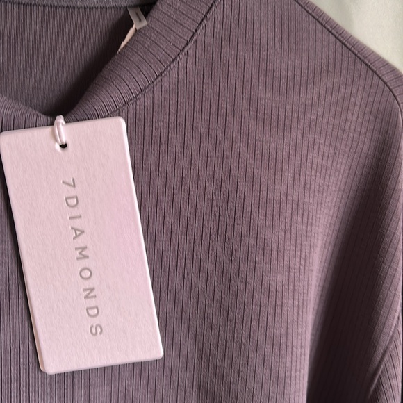 7Diamonds Ribbed Gray Top - Picture 3 of 10